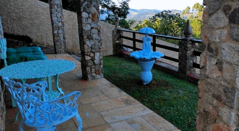 House with pool — photo 5