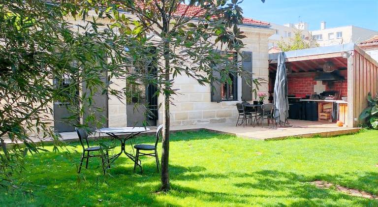 Villa with pool in Bordeaux