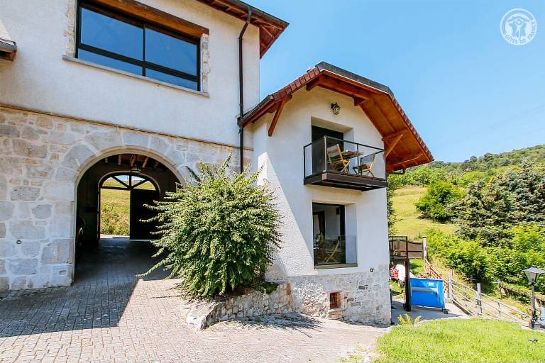 Gite with patio & yard in Chambéry