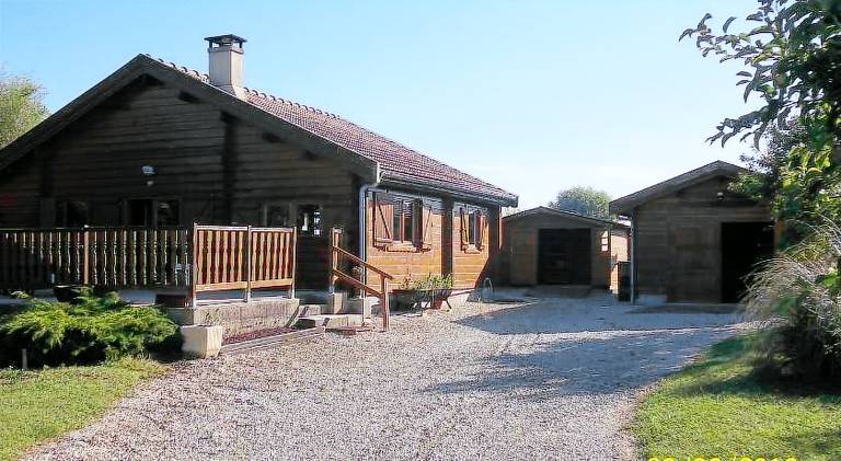 Chalet with pool — photo 5