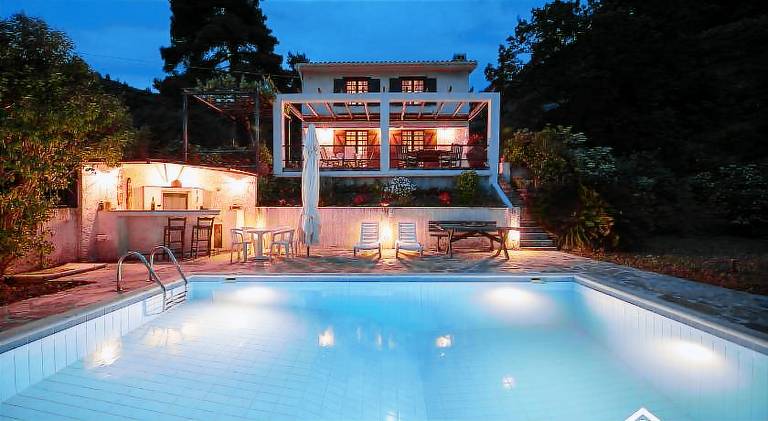 Villa with patio, private pool & garden in Kymi-Aliveri