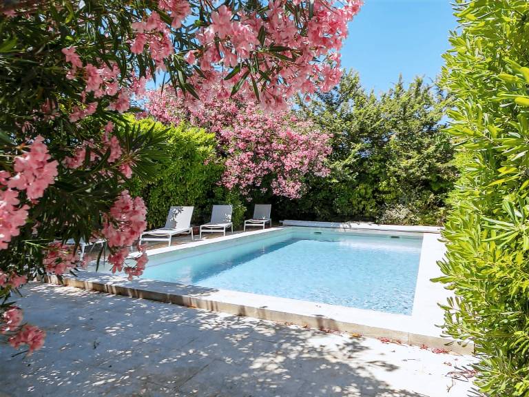 Family-oriented vacation home with barbeque, garden & patio | Pet-friendly — photo 2