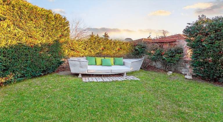Vacation home with terrace, garden & barbecue — photo 4