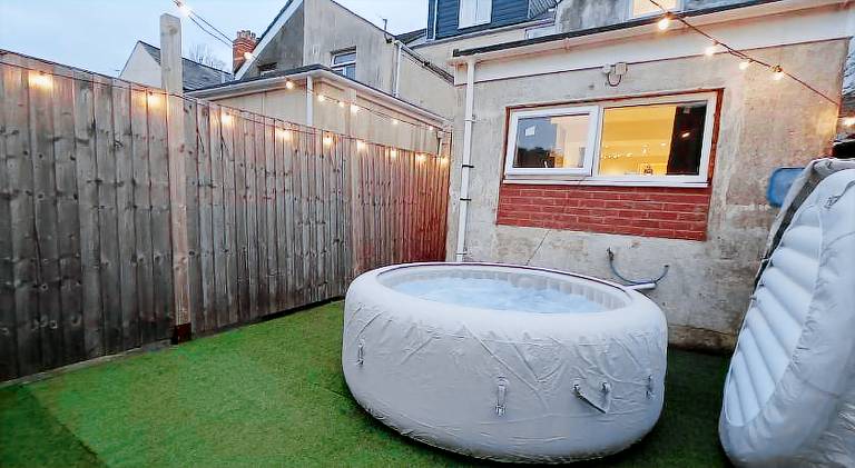 Lovely rental apartment with hot tub | Close to Cardiff Castle | Dogs allowed in Cardiff