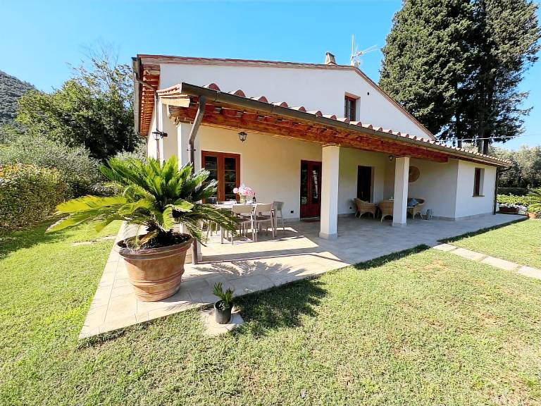 Fully equipped villa with patio, grill & yard | Panoramic view | Pet-friendly — photo 2
