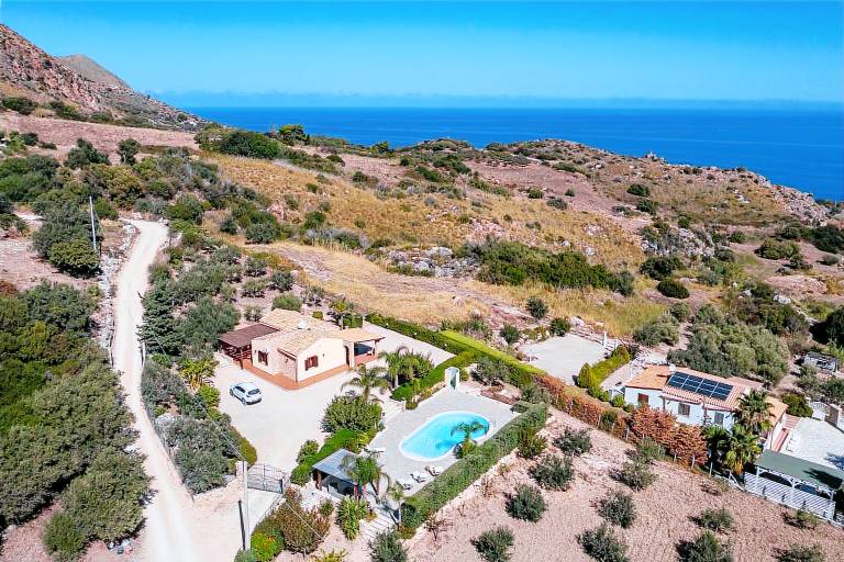 Villa with private pool, terrace & barbeque | Panoramic view — photo 5
