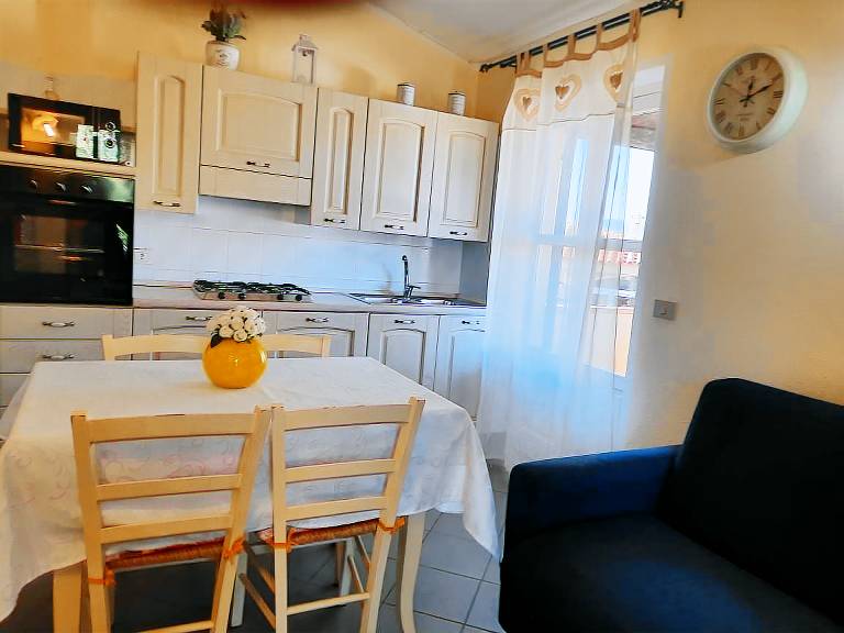 Holiday apartment with garden, grill & patio | Garden view — photo 4