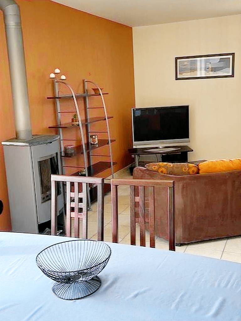 Gite with yard, barbeque & terrace — photo 4