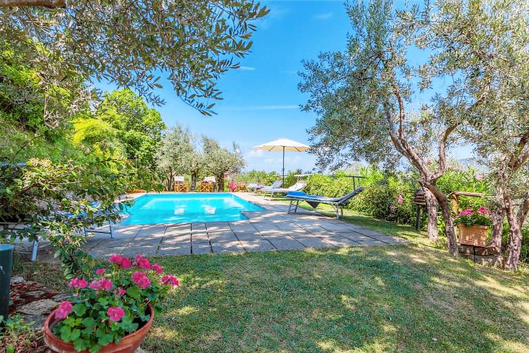 Fully equipped villa with patio, barbecue & private pool | Garden view | Pets are welcome — photo 2