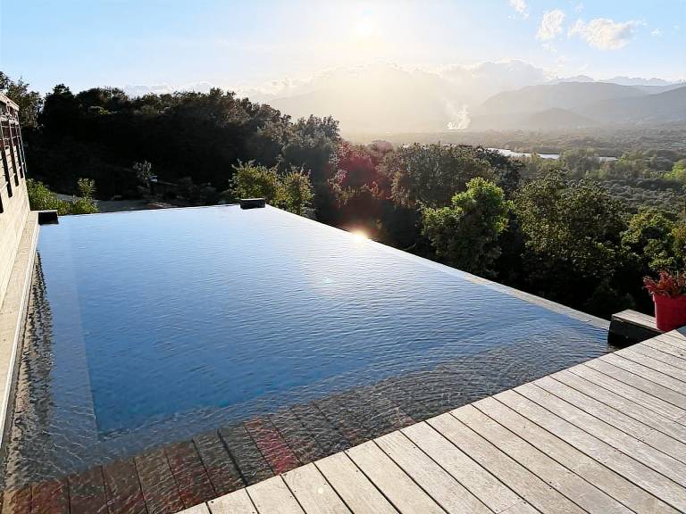 Gite with patio, garden & heated pool | Mountain view in Zonza