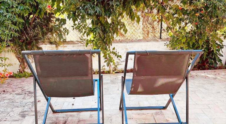 Apartment with barbecue, patio & yard — photo 3