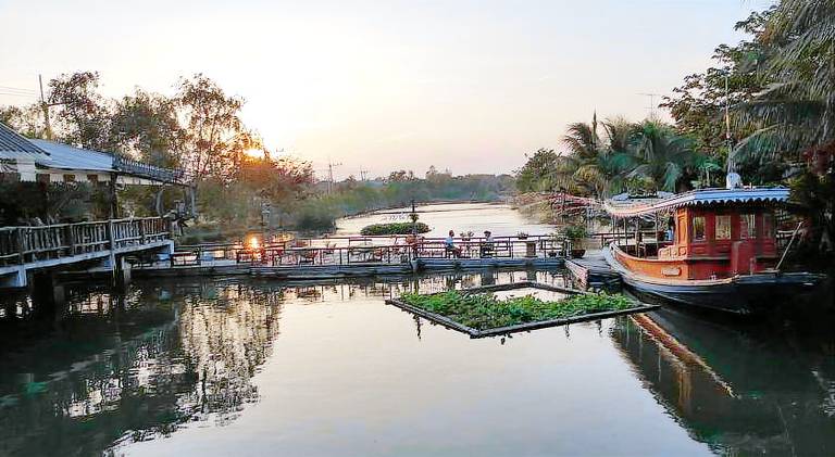 The Country Lake View Hotel in Suphan Buri