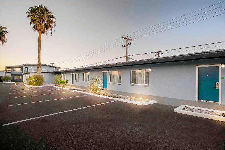Suburban Studios Ridgecrest near China Lake Naval Station — photo 2