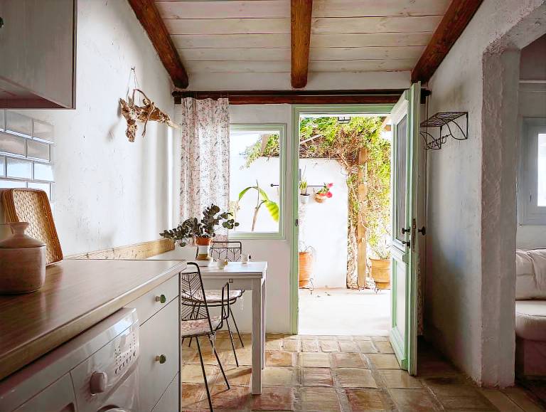House with jacuzzi & BBQ — photo 2