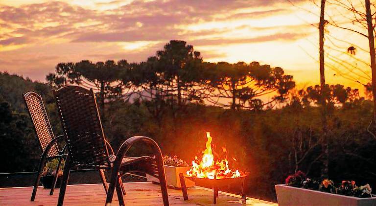 Beautiful lodge with jacuzzi, garden & terrace | Perfect for remote work | Dogs allowed in Camanducaia