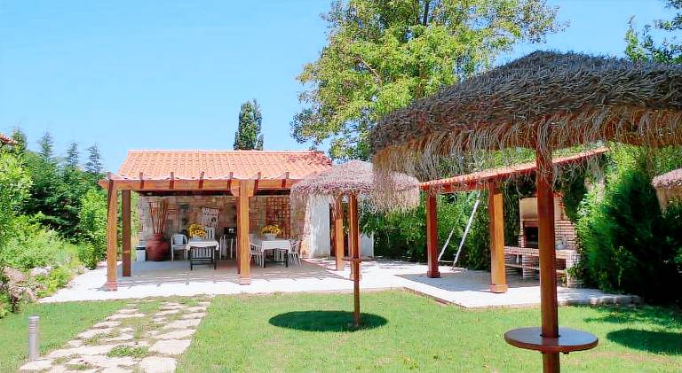 Chalet with pool — photo 4