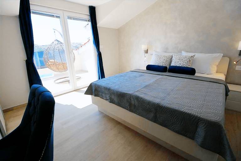 House with terrace & pool | Sea view — photo 3