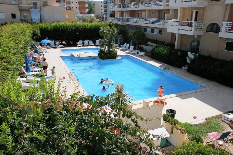 Rental apartment with pool — photo 4
