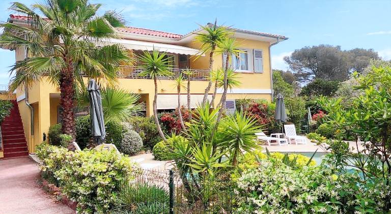 Lovely holiday apartment with barbecue, garden & private pool | Close to the beach | Pets allowed — photo 5
