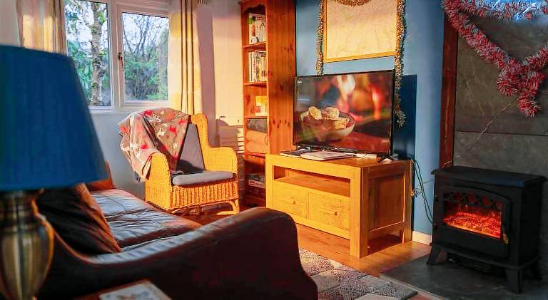 Lodge with yard & patio | Dogs allowed — photo 2