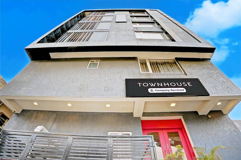 Super Townhouse Ulsoor Near Halasuru Metro Station