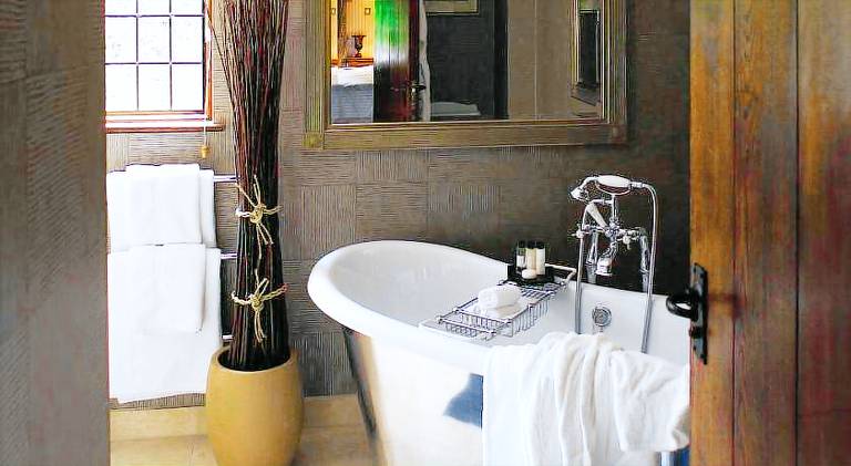 Langshott Manor - A Small Luxury Hotel — photo 2