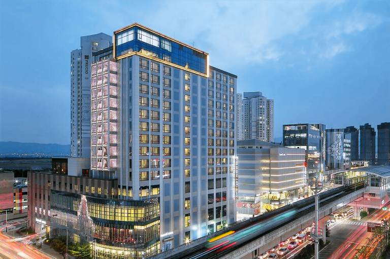 Isquare Hotel
