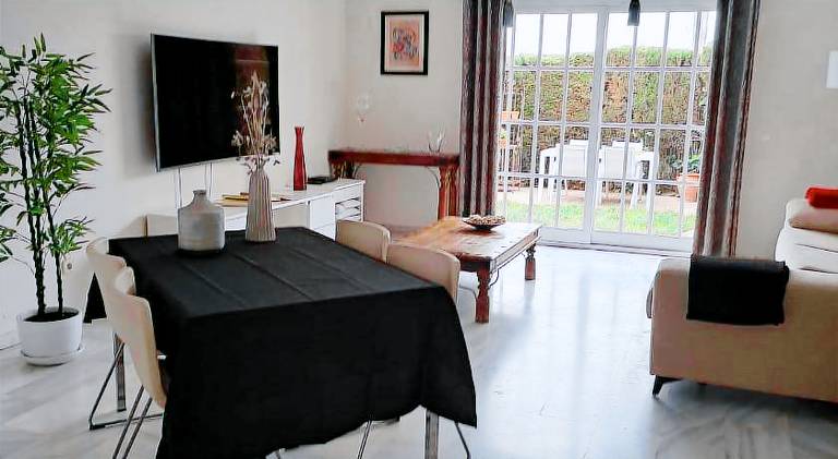 Fully equipped nice vacation home with terrace, yard & pool | Pets are welcome — photo 2