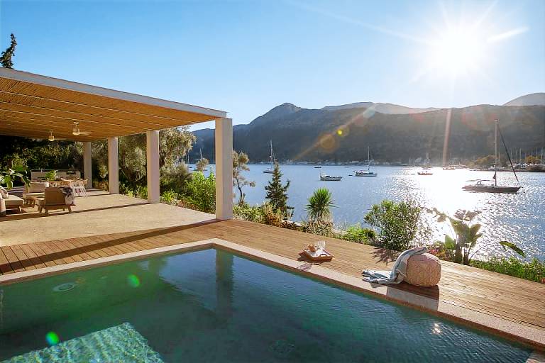 Villa Unalome – Seafront Luxury in the Picturesque Bay of Vlicho — photo 3