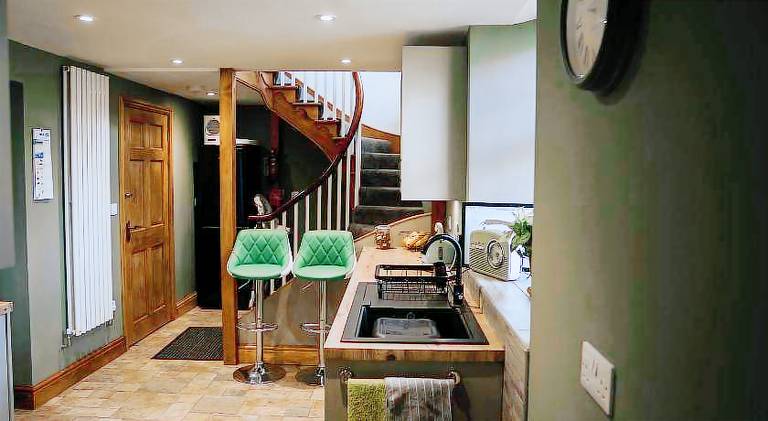 Vacation home with jacuzzi — photo 4