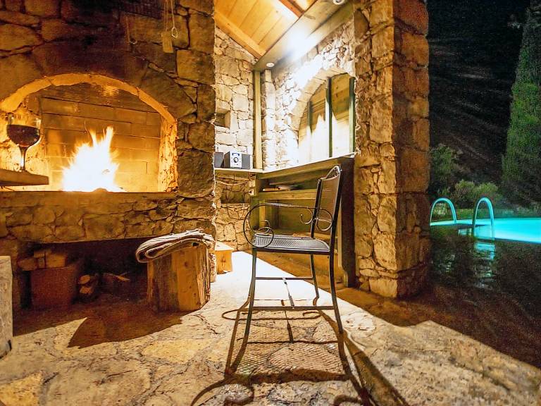 Vacation home with barbeque, patio & private pool — photo 2