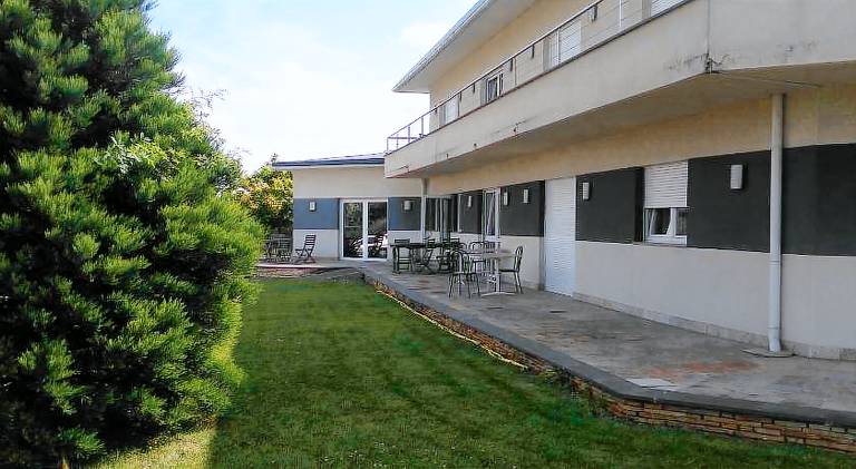 Serviced apartment with terrace & yard — photo 5