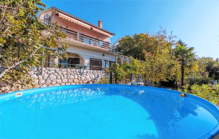 Family-oriented villa with private pool, patio & garden | Pet-friendly — photo 2