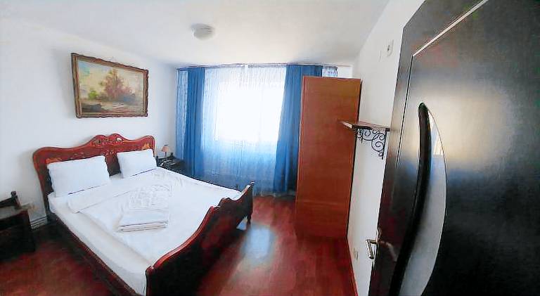 Rental apartment with 2 rooms for 5 persons in Constanta