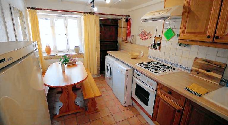 Child-friendly beautiful vacation home with private pool, garden & BBQ | Pet-friendly — photo 4