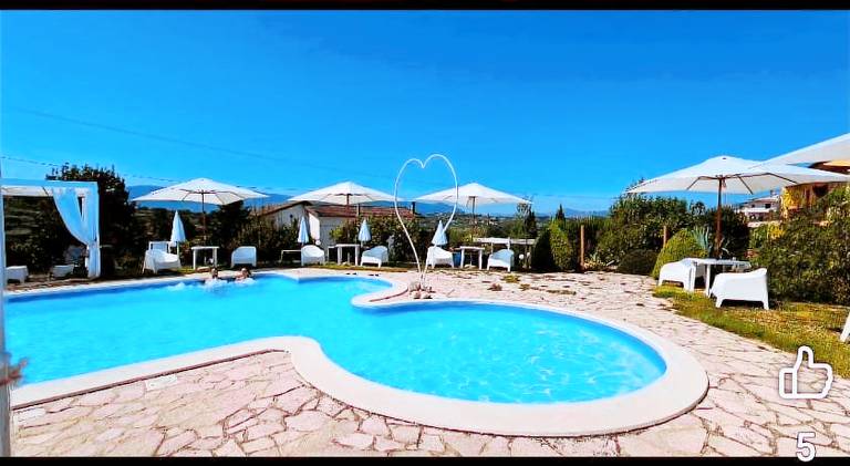 Nice farm with patio, pool & yard | Pets are welcome — photo 3