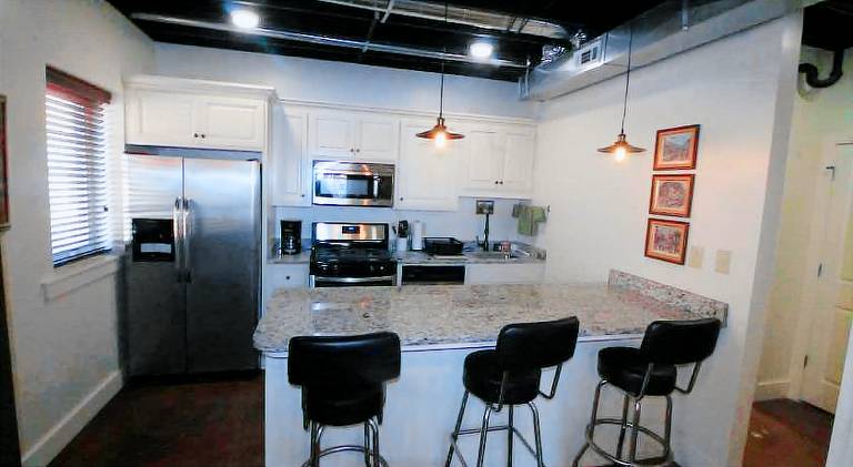 Large Unique Ground Floor Loft with Parking 1 — photo 3