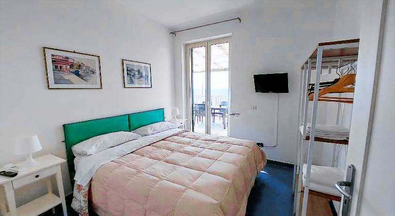 Rental apartment with 2 rooms for 6 persons — photo 2