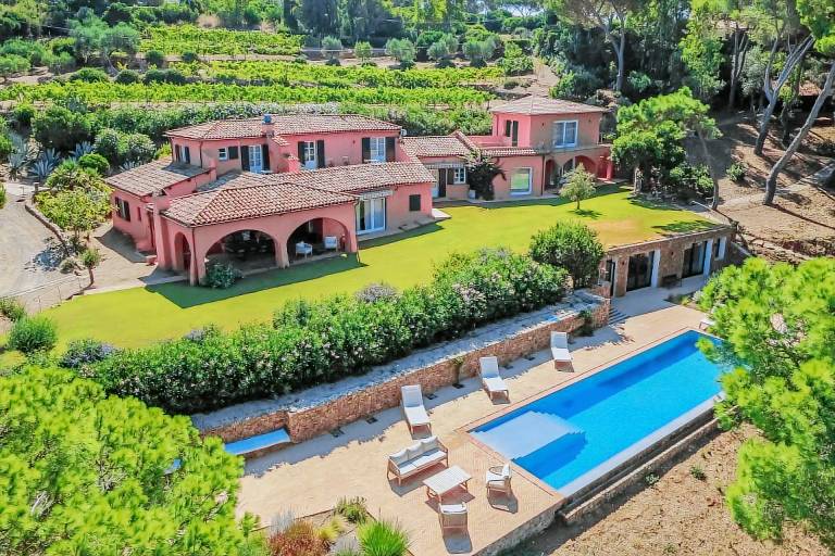 Villa with grill & yard in Capoliveri