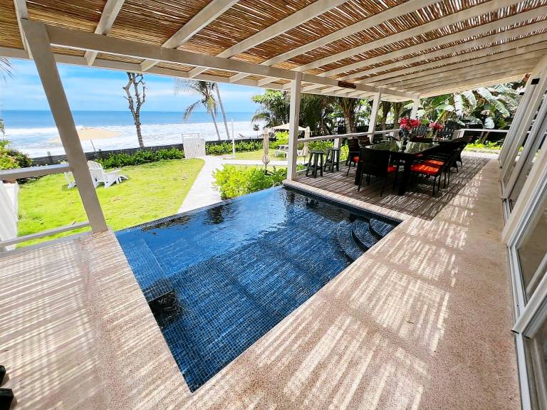 Backyard Beach House Oceanfront Luxury 5 Bdr — photo 4