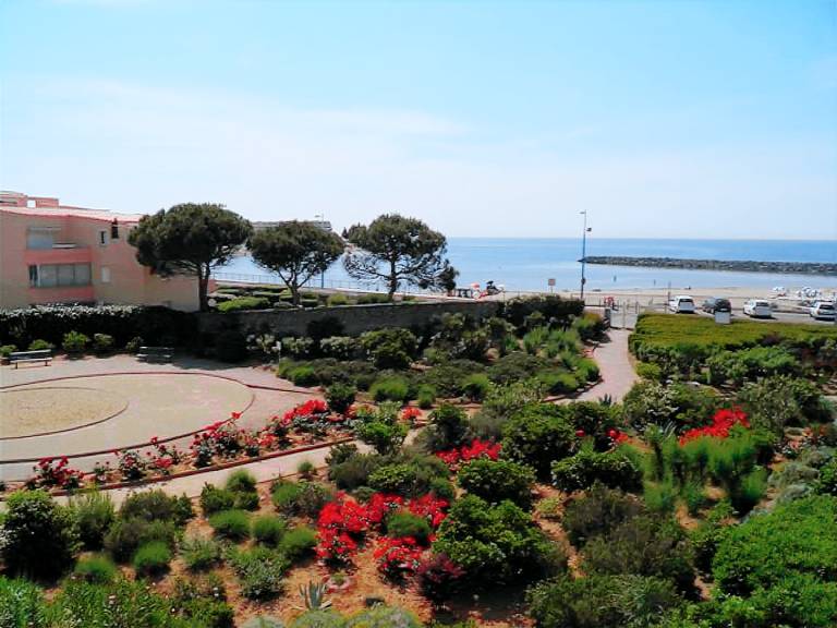 Beachfront studio, parking, pets allowed in Sète