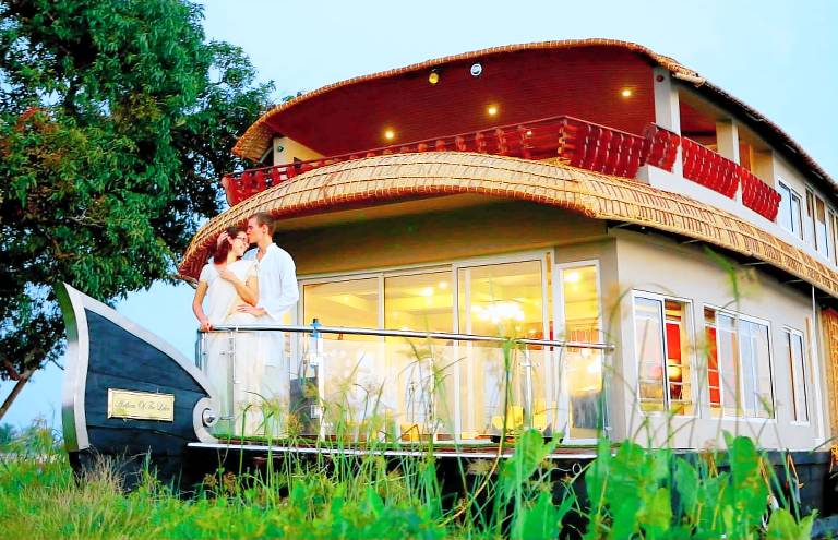 Houseboat Finishing Point