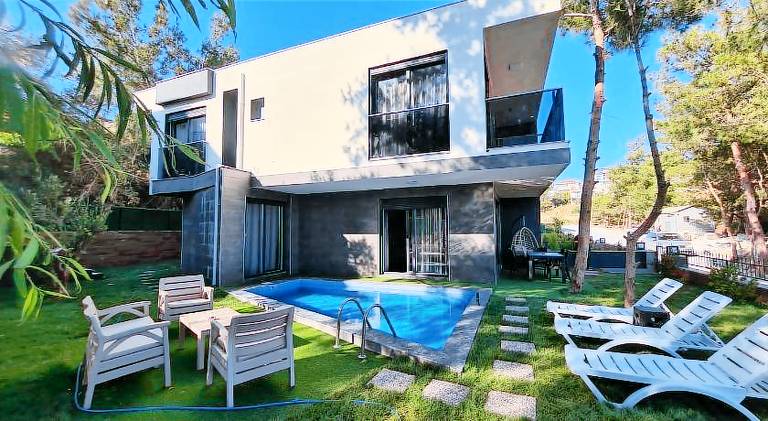Fully equipped spacious villa with private pool, BBQ & yard | Perfect for remote work | Pets allowed — photo 3