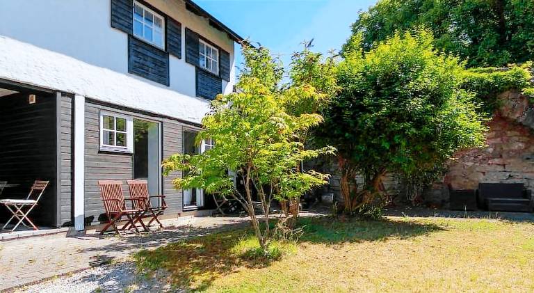 Villa with yard | Pets allowed — photo 4