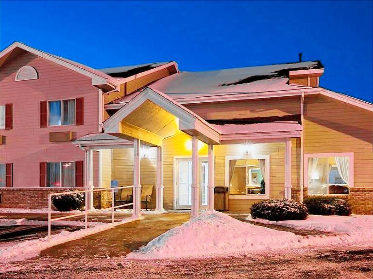 Country Inn & Suites by Radisson Northfield MN