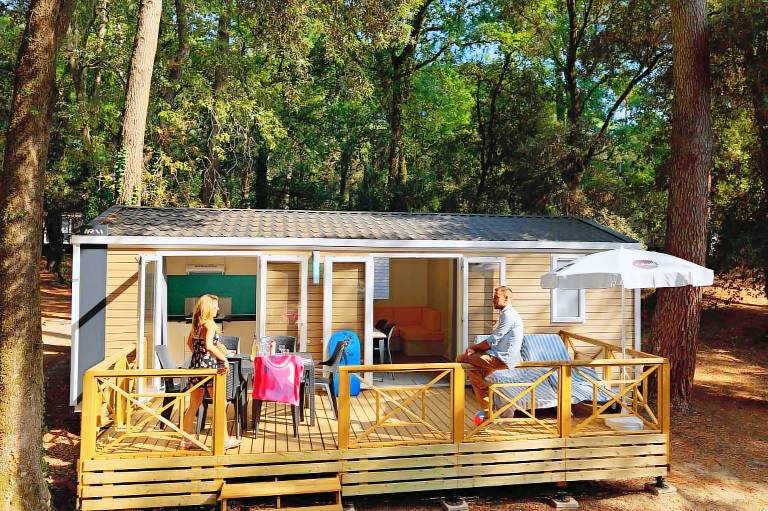 Family-oriented charming RV with pool & garden | Pets allowed in Rochefort