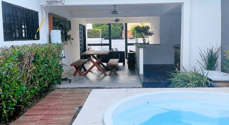 Vacation home with pool & jacuzzi — photo 3