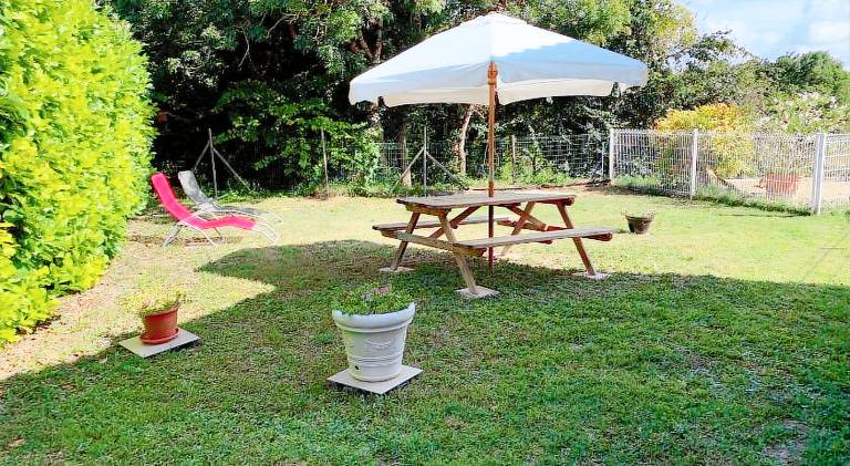House with 1 room for 4 persons in Saintes