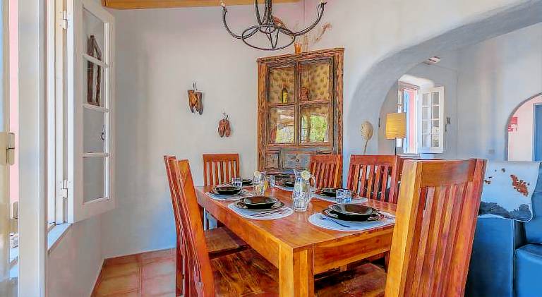 Villa with yard, barbeque & private pool — photo 4