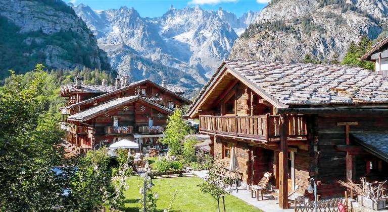 Holiday apartment with terrace & garden | Close to the ski | Good for workation | Pets are welcome in Courmayeur